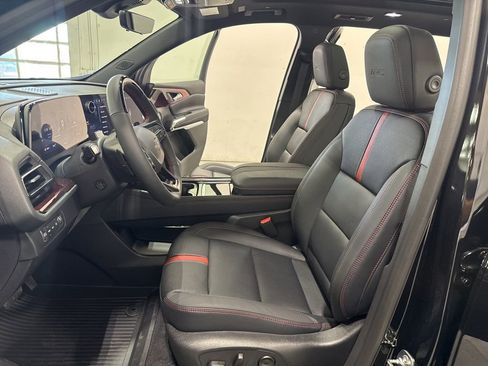 New 2026 Chevrolet Traverse RS w/ LPO, Floor Liner Package AWD/4WD image 21