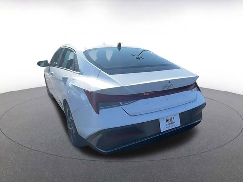 Used 2025 Hyundai Elantra SEL image 11