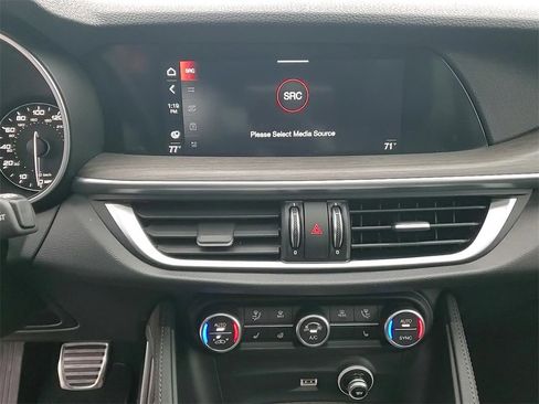 Used 2023 Alfa Romeo Stelvio Ti image 18