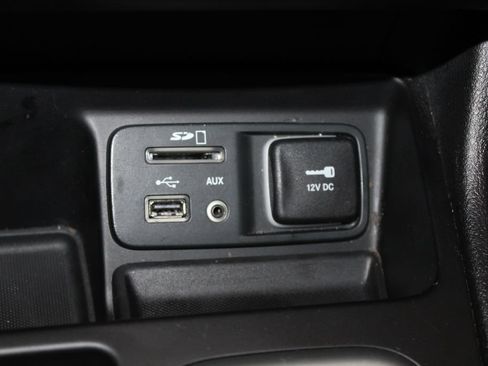 Used 2018 Jeep Cherokee Latitude Plus FWD image 40