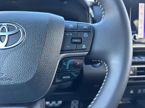 Used 2025 Toyota Camry SE image 19