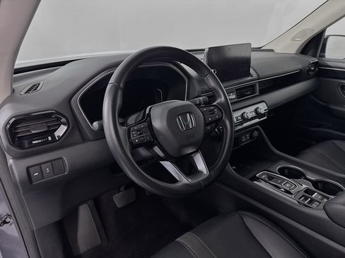 Certified 2023 Honda Pilot Touring image 9