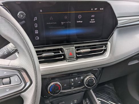 Used 2025 Chevrolet TrailBlazer LT AWD/4WD image 17