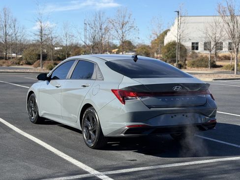 Used 2023 Hyundai Elantra SEL w/ Preferred Accessory Package image 5