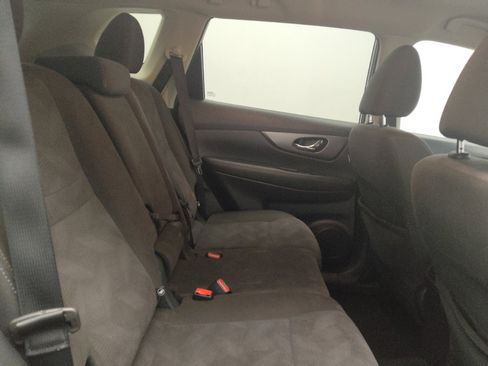 Used 2016 Nissan Rogue SV image 19