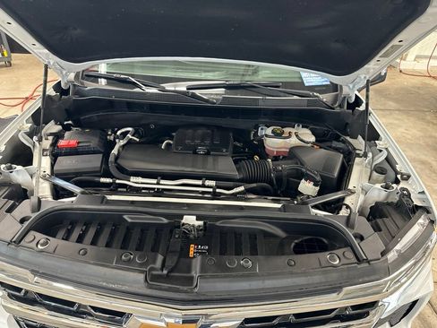Used 2022 Chevrolet Silverado 1500 LT AWD/4WD image 22