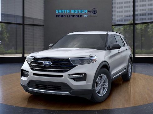 Used 2024 Ford Explorer XLT w/ Equipment Group 202A image 7