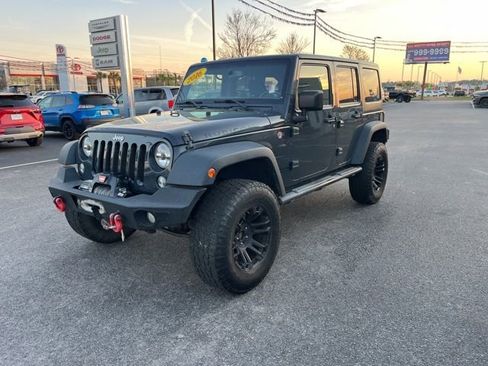 Used 2016 Jeep Wrangler Unlimited Rubicon w/ Connectivity Group image 36