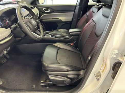 Used 2024 Jeep Compass Latitude AWD/4WD image 15