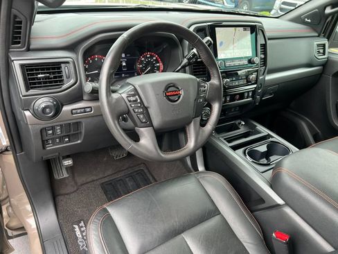 Used 2022 Nissan Titan PRO-4X w/ Pro-4x Convenience Package AWD/4WD image 19