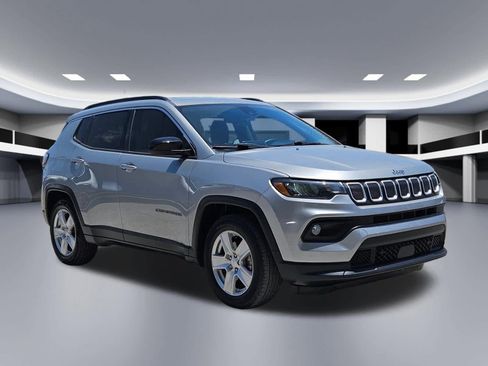 Used 2022 Jeep Compass Latitude FWD image 7