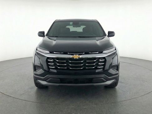 Used 2025 Chevrolet Equinox LT image 2