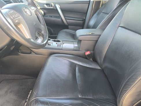 Used 2010 Toyota Highlander SE image 10