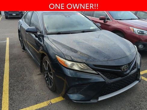 Used 2018 Toyota Camry XSE image 3