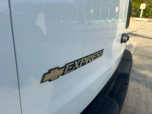 Used 2017 Chevrolet Express 2500 image 11