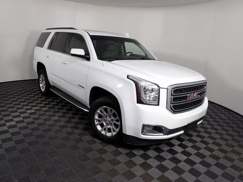 Used 2017 GMC Yukon SLT image 6