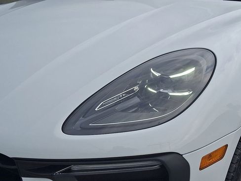 Used 2025 Porsche Macan image 11