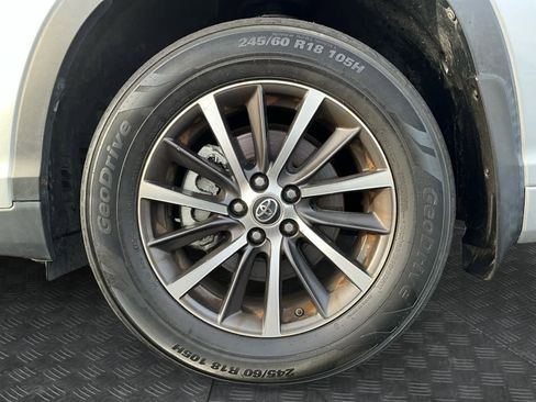 Used 2017 Toyota Highlander XLE image 12