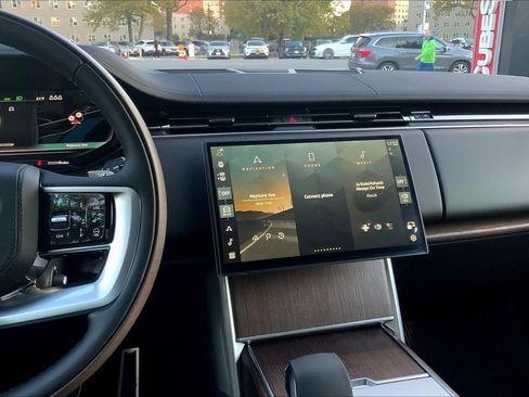 New 2025 Land Rover Range Rover SE image 6