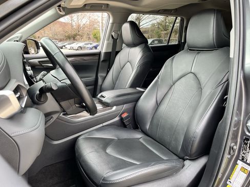 Used 2023 Toyota Highlander Limited image 23