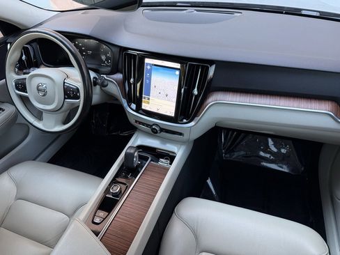 Used 2022 Volvo S60 B5 Momentum w/ Premium Package image 25