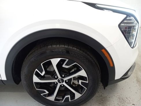 Certified 2024 Kia Sportage EX FWD image 3