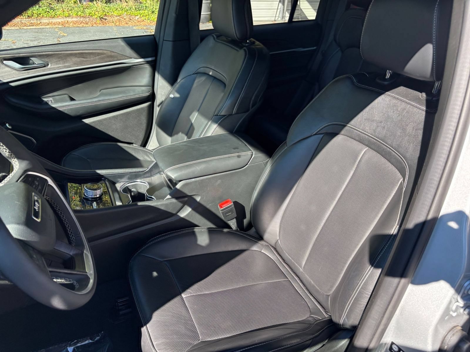 Used 2026 Jeep Grand Cherokee Limited AWD/4WD image 38