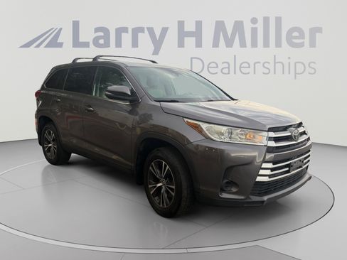 Used 2019 Toyota Highlander LE AWD/4WD image 7