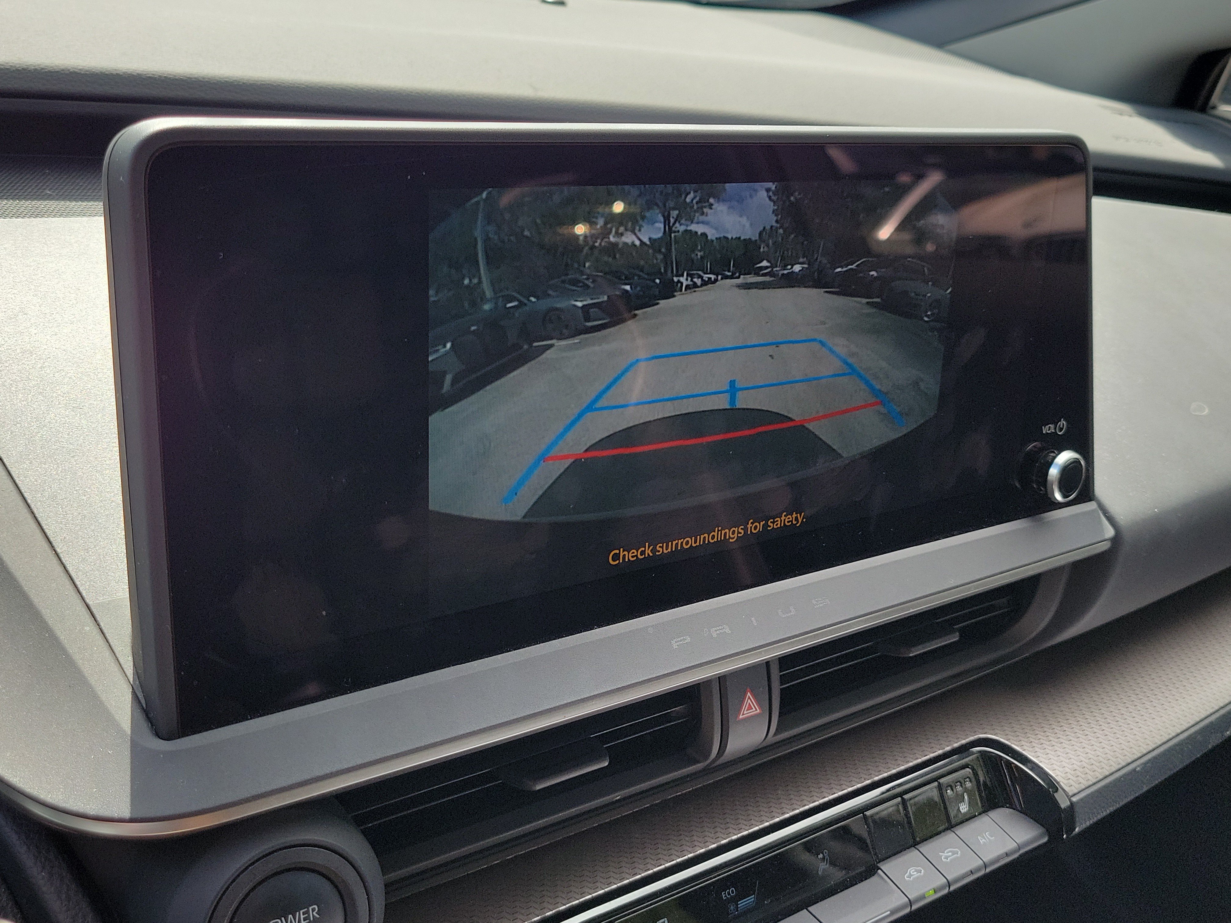 Used 2024 Toyota Prius XLE FWD image 8