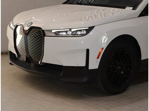 Used 2023 BMW iX xDrive50 AWD/4WD image 2