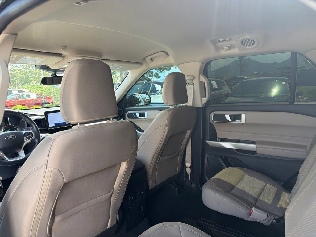 Used 2023 Ford Explorer XLT AWD/4WD image 20