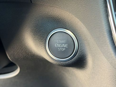 Certified 2024 Volvo XC40 B5 Core AWD/4WD image 32