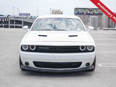 Used 2020 Dodge Challenger SXT RWD image 2