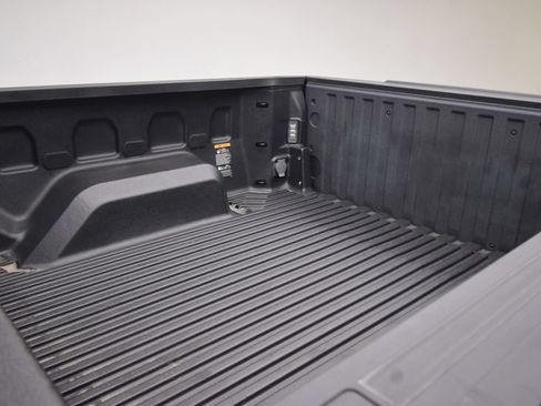 Used 2022 Chevrolet Silverado 1500 LT AWD/4WD image 31