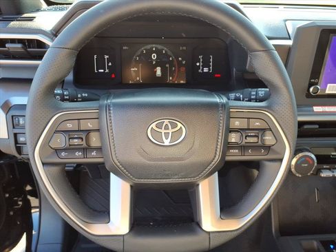 New 2026 Toyota 4Runner SR5 AWD/4WD image 12