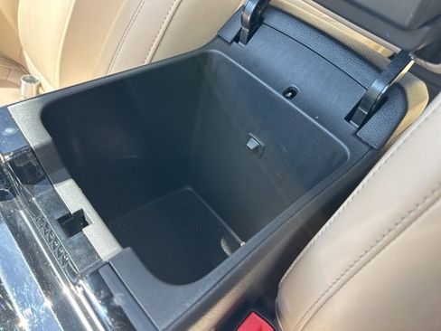 Used 2023 Jeep Grand Cherokee L Limited w/ Black Appearance Package image 31