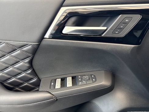 New 2026 Nissan Rogue Platinum AWD/4WD image 9