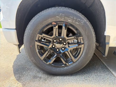 New 2026 Chevrolet Silverado 1500 RST w/ Dark Appearance Package AWD/4WD image 25