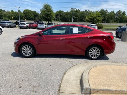 Used 2015 Hyundai Elantra SE w/ Option Group 02 FWD image 4