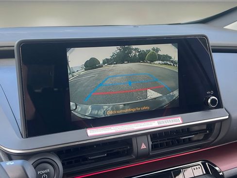 Certified 2024 Toyota Prius Prime FWD image 22