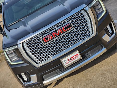 Used 2023 GMC Yukon XL Denali image 14