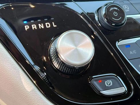 Certified 2023 Chrysler Pacifica Touring-L FWD image 29
