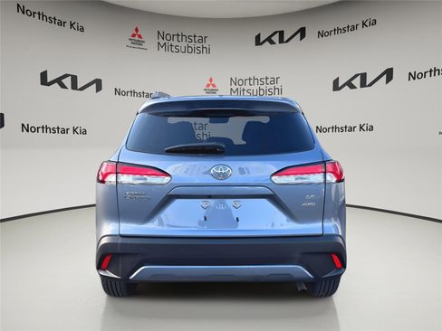 Used 2024 Toyota Corolla Cross LE w/ Moonroof Package image 3