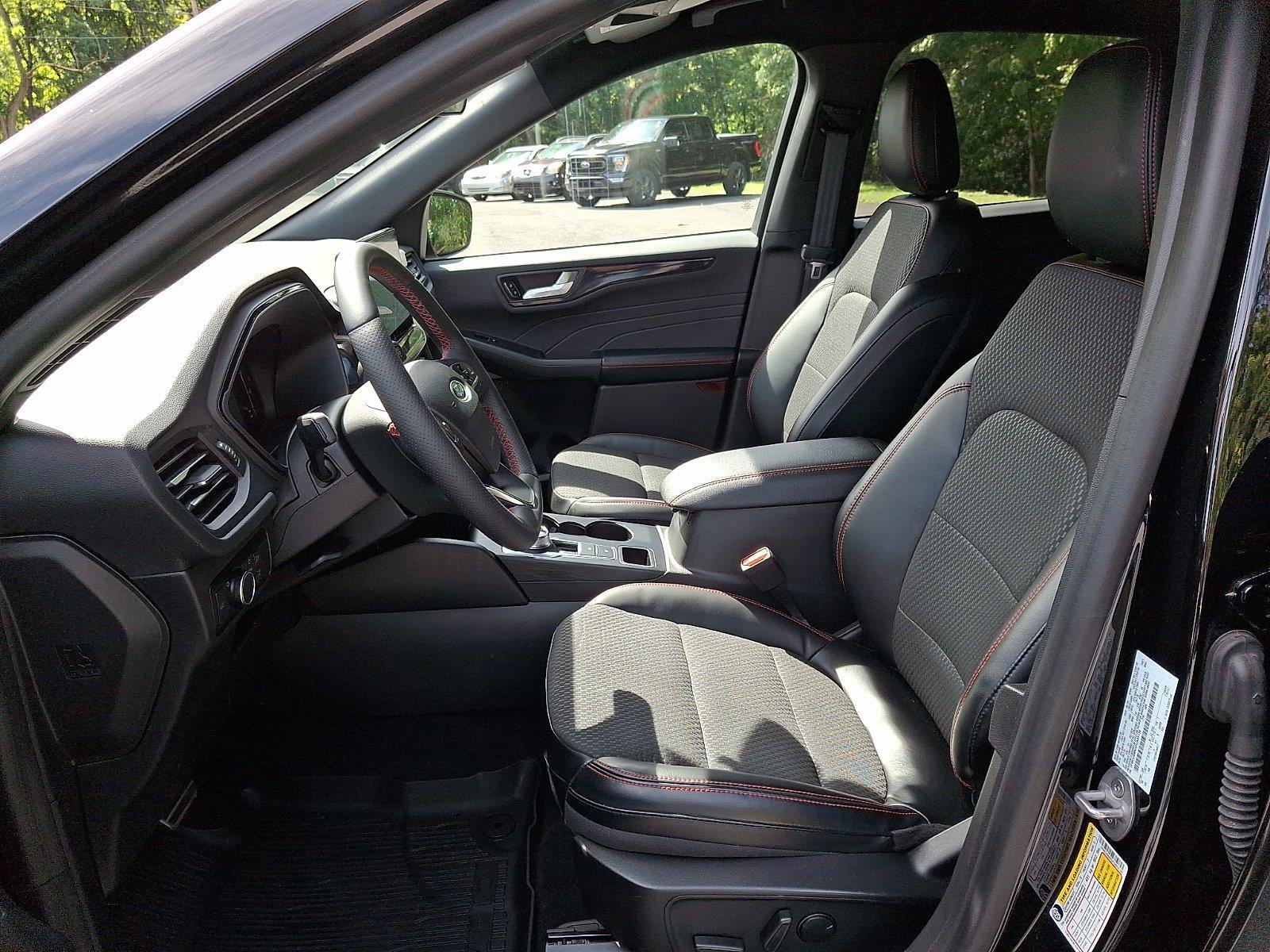 Used 2023 Ford Escape ST-Line w/ Tech Pack #1 AWD/4WD image 13