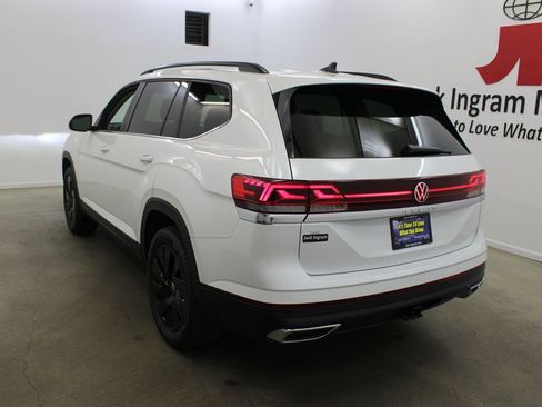 New 2026 Volkswagen Atlas SE FWD image 3