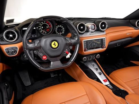 Certified 2016 Ferrari California T RWD image 5