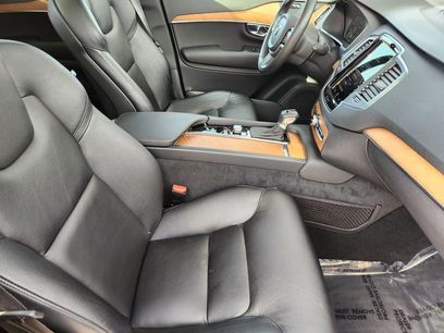Used 2021 Volvo XC90 T6 Momentum w/ Climate Package