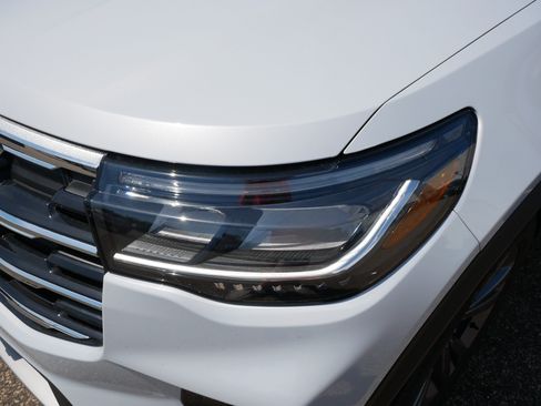 Used 2026 Ford Explorer Active w/ Active Comfort Package AWD/4WD image 16