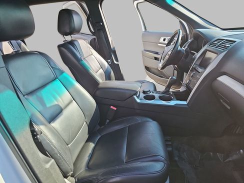 Used 2013 Ford Explorer XLT image 13