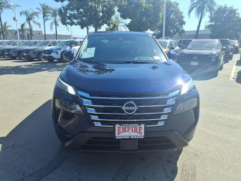 Certified 2025 Nissan Rogue SV FWD image 2